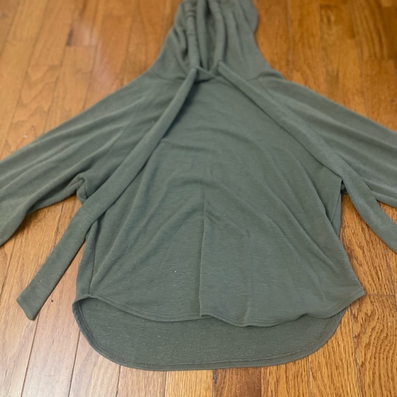 Crop Long-sleeve Hooded Sweater T-shirt - Olive Green - Small - Picture 8 of 8